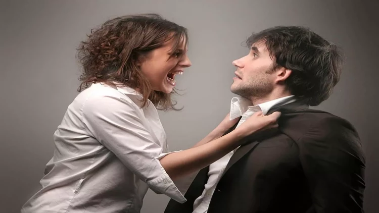 Qısqanc qadın keçmiş ərinin evini YANDIRDI