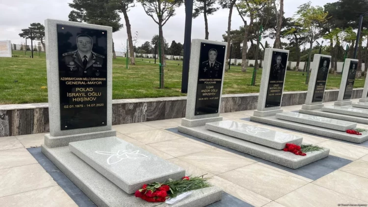 Azərbaycan xalqı qəhrəman şəhidlərini anır - FOTO