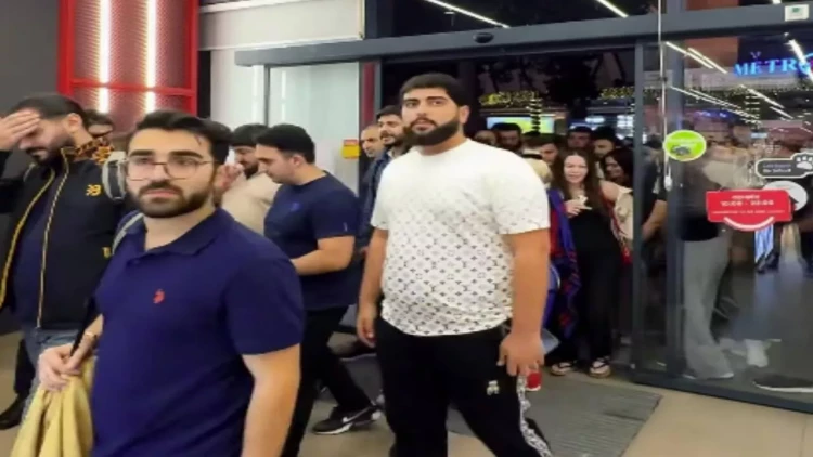 Bakıda gecə vaxtı 