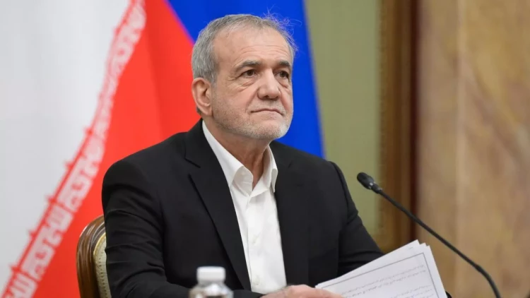 Pezeşkianın nümayəndə heyəti Kremldə namaz qıldı - VİDEO