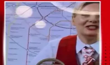 Moskva metrosunda inqilab - kassir görənləri heyrətləndirir - VİDEO