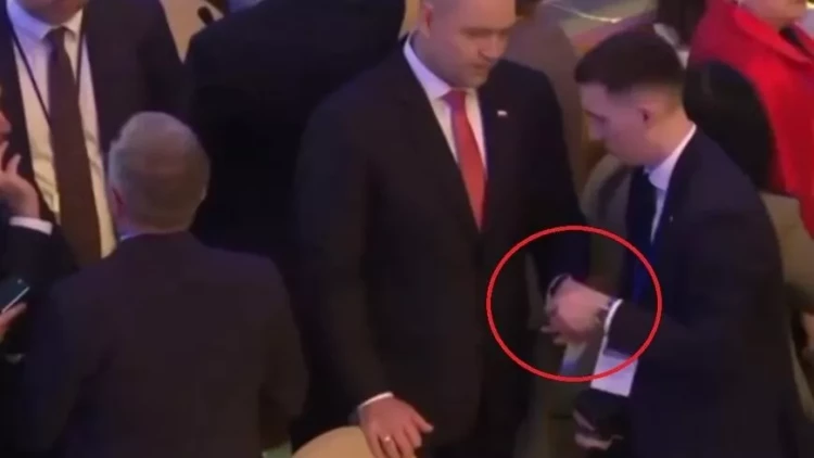 Polşa prezidentinin BMT iclasındakı qeyri-adi vərdişi kameralarda - ANBAAN VİDEO