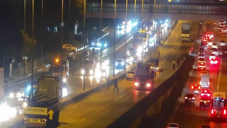 Yük avtomobili yolda qaldı - sıxlıq yarandı