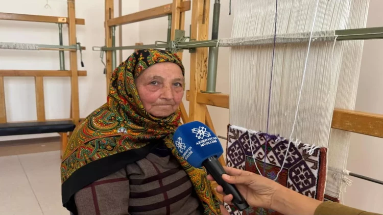 78 yaşlı tələbə: “Oxumağın yaşı yoxdur” - FOTOlar