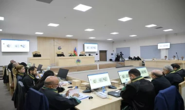 Ermənistan vətəndaşları məhkəmədə Paşinyanla bağlı tələb irəli sürdülər