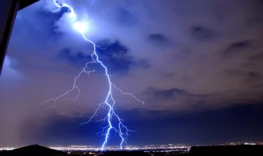 Xocalıda evə ildırım düşdü - yanğın başladı - VİDEO