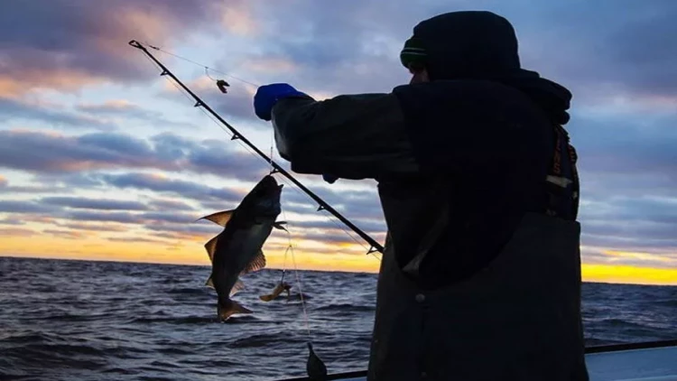 Xəzərdə köməksiz vəziyyətdə qalan balıqçılar xilas olundu - FOTO