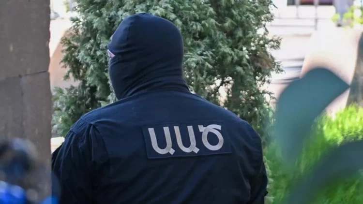 Ermənistanda əməliyyat başladı - Yüksək rütbəli hərbçilər HƏBS EDİLDİ