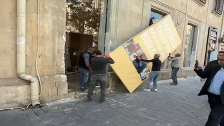 Bakıda memarlıq abidəsinə zərər vurmaq cəhdi qarşısı alınıb - VİDEO - FOTO