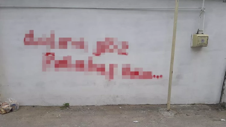 Vətəndaşdan qəribə etiraz - Adlarını dəyişib divara yazdı