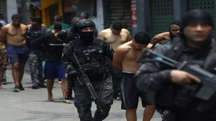 Favelalar planeti: Qanunun bitdiyi, xaosun başladığı yer