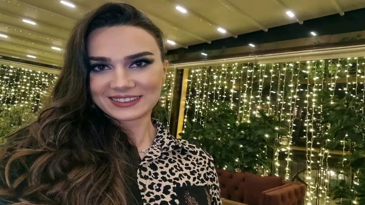 Xanəndə efirdə anasından danışıb göz yaşları tökdü - VİDEO