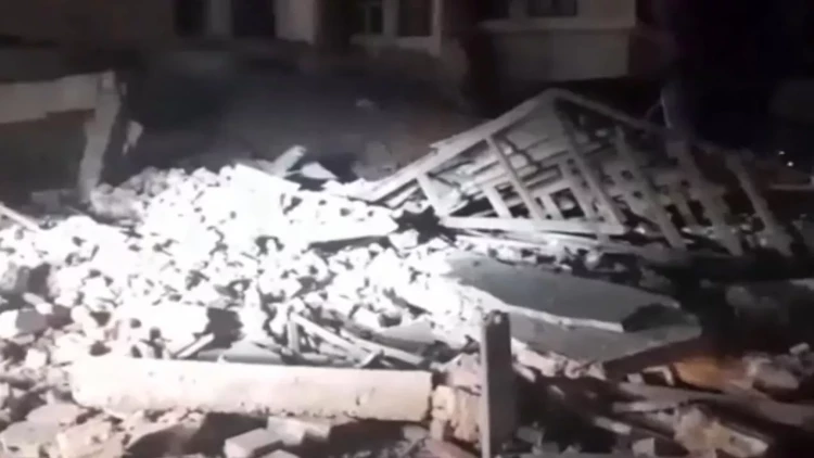 Balıkesirdə şiddətli zəlzələdə bina uçdu - VİDEO - FOTO