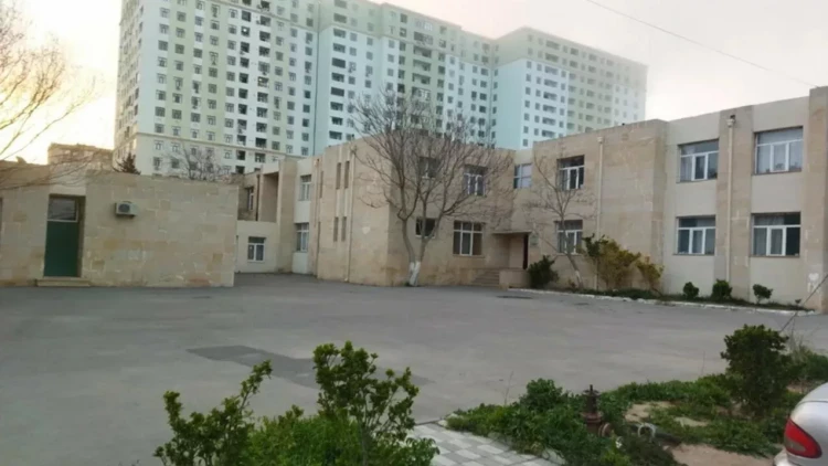 Bakıda bağçada bədbəxt hadisə - Xəsarət alan var