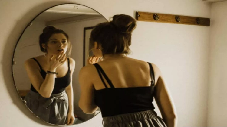 İnsanlar güzgüdə özlərinə baxmağı niyə bu qədər çox sevir? - Psixoloqlar AÇIQLADI