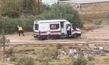 Bakıda təcili yardım maşını palçıqda batdı - Həkim çağırışa piyada getdi - VİDEO