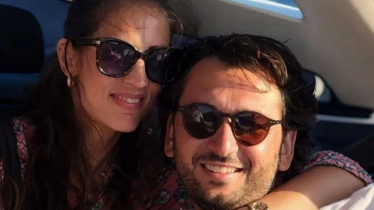 Məşhur iş adamının dəfnində ailəsinin saqqız çeynəməsi MÜZAKİRƏ YARATDI - VİDEO