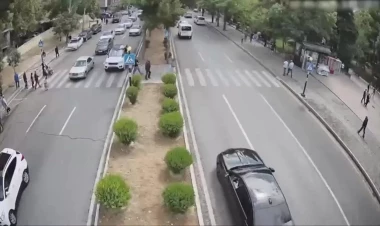 Bakıda keçiddən keçən piyadanı maşın vurub - VİDEO