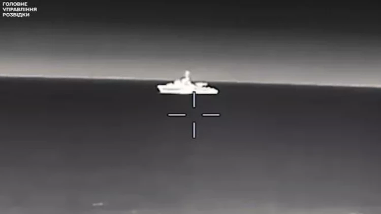 Ukrayna Rusiyanın hərbi gəmisini vurdu - VİDEO