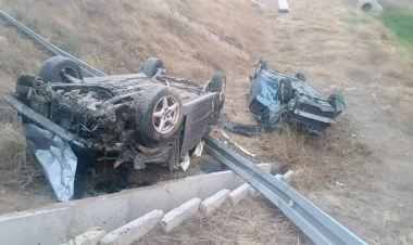 Avtomobillər toqquşaraq körpüdən aşdı - FOTO