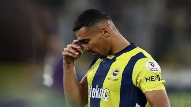 “Fənərbağça” bu futbolçu ilə yollarını ayırdı - FOTO