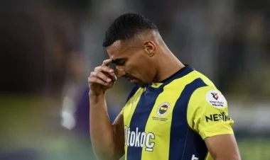 “Fənərbağça” bu futbolçu ilə yollarını ayırdı - FOTO