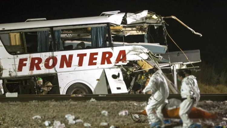 Meksikada qatarla avtobus toqquşdu - xeyli sayda ölən və yaralanan var