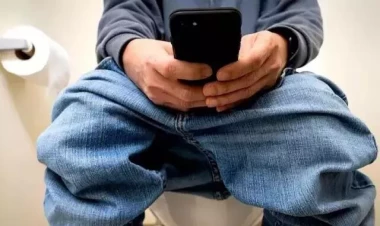 Tualetdə telefonla oturmağın fəsadları