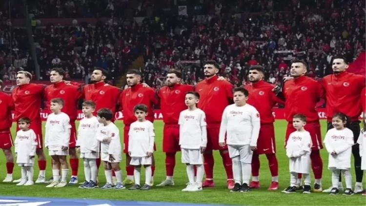 Türkiyə - İspaniya oyununda “Boz qurd” işarəsi - VİDEO