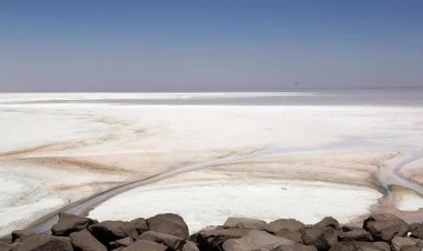 Urmiya gölü tamamilə quruyub