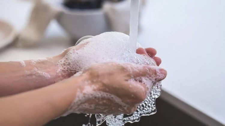 60% kişi tualetdən sonra əllərini yumur – ALİMLƏRDƏN ŞOK