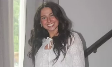 20 yaşında öz əkiz bacısını doğdu