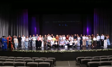 Gənc Tamaşaçılar Teatrında mövsümünün başlanması ilə əlaqədar kollektivin geniş tərkibli toplantısı keçirilib - FOTO