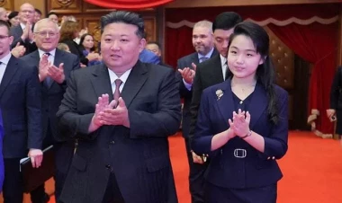 İlk dəfə səfərə qızı ilə getdi - FOTO