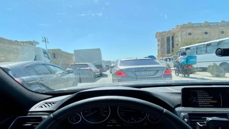 Adı gələndə taksi sürücülərinin sifarişi ləğv etdiyi yol - 3 aydır ki...