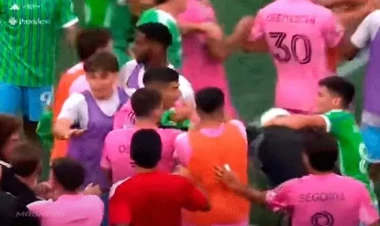 Suarez rəqib məşqçiyə hücum çəkdi - VİDEO