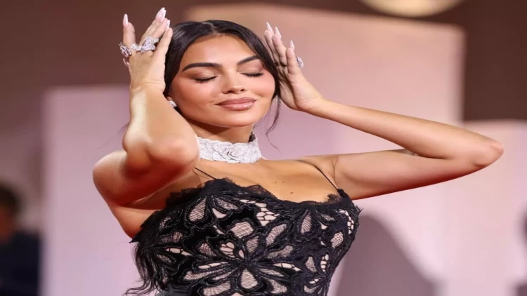 5 milyonluq üzüyünü 