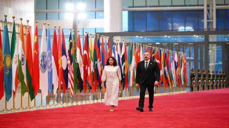 İlham Əliyev və Mehriban Əliyeva Tiencində dövlət və hökumət başçılarının və xanımlarının şərəfinə ziyafətdə iştirak ediblər - VİDEO - FOTO