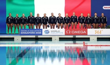 Üzgüçü qızlar oğurluğa görə saxlanıldılar - Avropa çempionudur