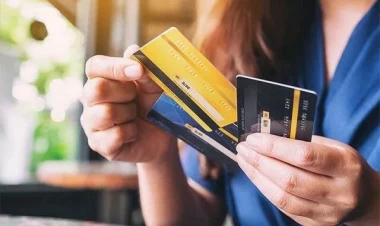 Bank kartına görə arvadını döydü