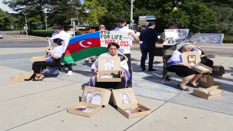 Azərbaycanlı itkinlərin ailə üzvləri ilk dəfə xarici ölkədə aksiya keçirib - VİDEO - FOTO