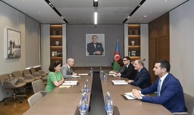 Ceyhun Bayramov Fransa səfirini qəbul edib