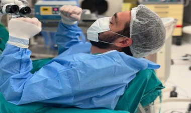 32 saatlıq fasiləsiz beyin əməliyyatı edən həkim daha bir VİDEO ilə gündəm oldu