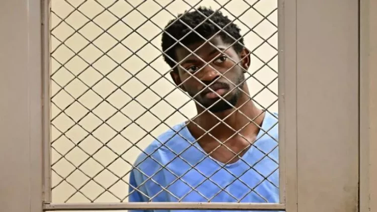 Reper küçədə lüt gəzdi - 3 polisi yaraladı