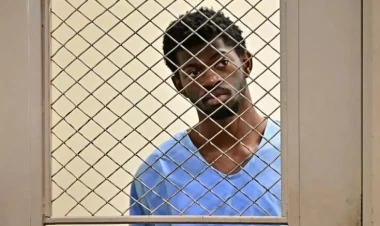 Reper küçədə lüt gəzdi - 3 polisi yaraladı