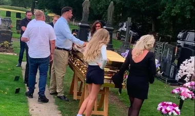 Qızıl tabutla basdırdılar - FOTO