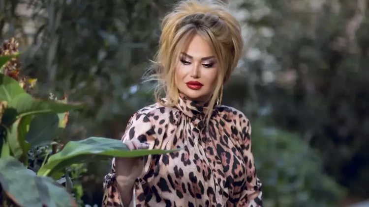 Bu da Nazəninin dəbdəbəli BAĞ EVİ - VİDEO