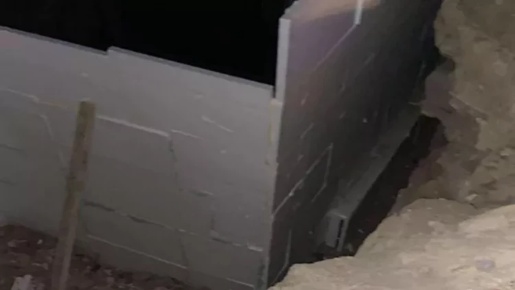 Bakıda kişi quyuya düşüb xəsarət aldı - FOTO