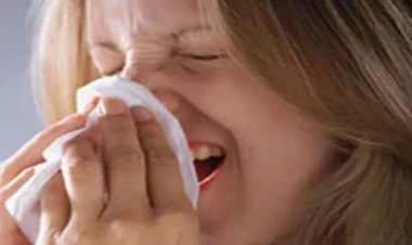 Asqırarkən burun və ağız bağlanarsa nə baş verə bilər? - Mütəxəssislər danışdı