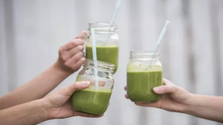 Əla səhər yeməyi fikri: Yalnız 5 dəqiqəyə sağlam yaşıl smuzi